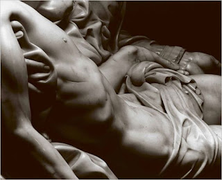 Pietà do Michelangelo, close up corpo Jesus