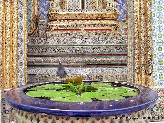 Detalhes dos pombos e acabamento no Grande Palácio