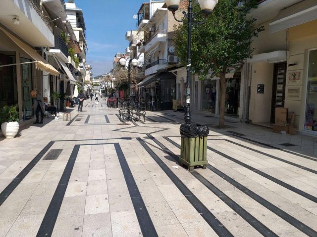 Ήγουμενίτσα: Έρημο το κέντρο της Ηγουμενίτσας, με κόσμο να περπατά ο ποδηλατόδρομος...