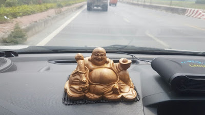 Tại sao phải để tượng Phật trên xe ô tô?