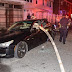 Απίστευτο: Οι πυροσβέστες έσπασαν τα τζάμια πολυτελούς αυτοκινήτου