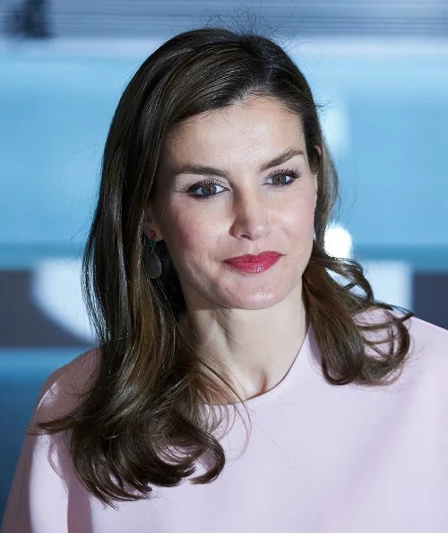 Queen Letizia wore ZARA blouse and trousers. We saw the same blouse on Crown Princess Victoria during her visit to Swedish Disability Federation