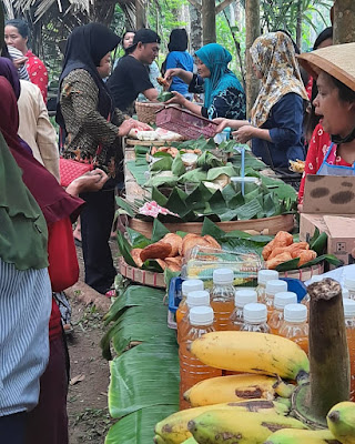 Jajan Bayar Dengan Kepingan Bambu Di Pasar Tegalan Blotongan Salatiga