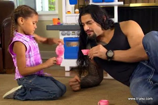 roman reigns with his daughter images 