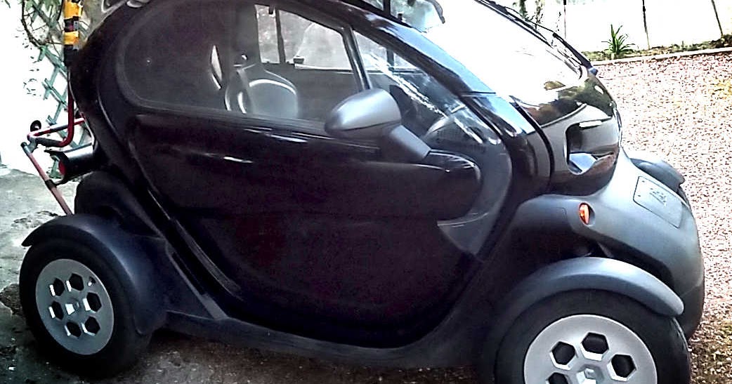 English Twizy X-Files: Renault Twizy with a roof box!