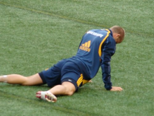 walangtruelove: photo of the day: Lazy Sunday with David Beckham