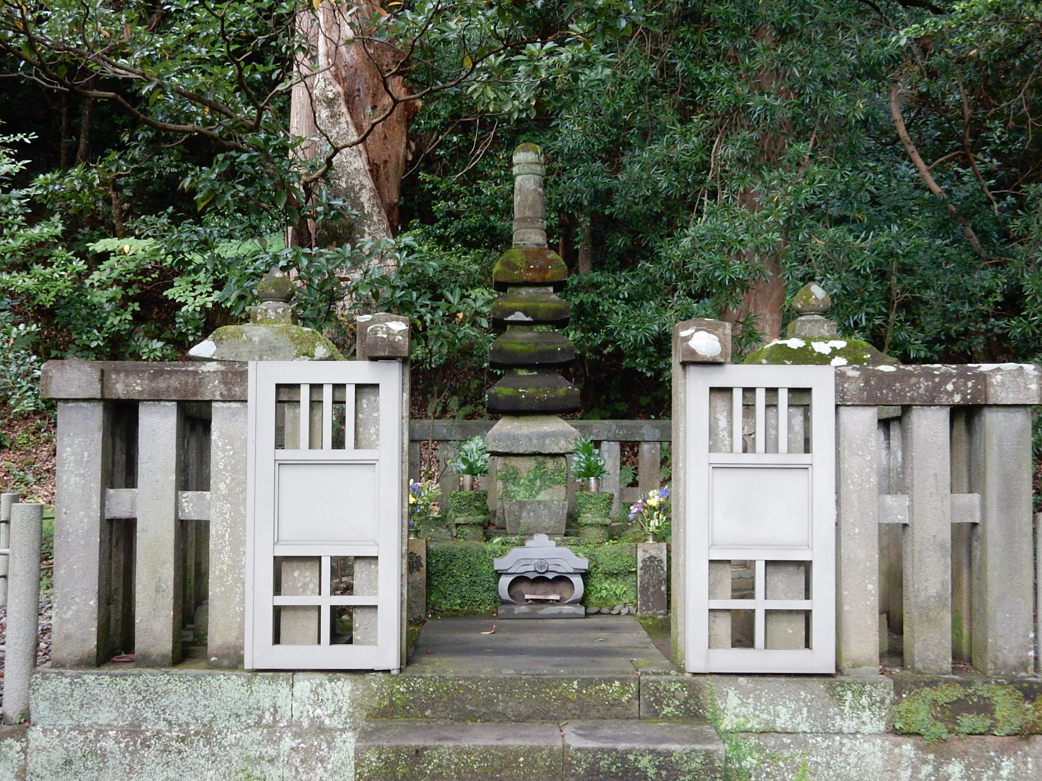 Okadoのブログ Yoritomo Japan 鴨長明が源頼朝の墓で詠んだ歌