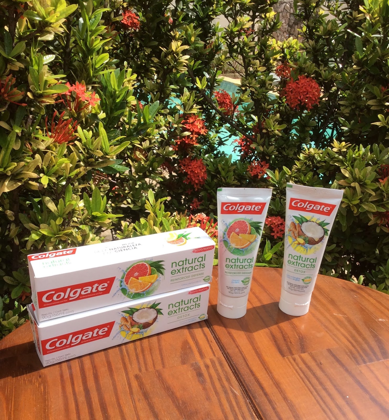Novos Cremes dentais Colgate Natural Extracts Detox e Reinforced