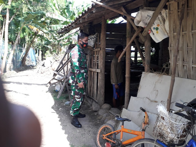 Babinsa Kedawung Melakukan Komsos Bersama Warga Desa Babinsa Kedawung Melakukan Komsos Bersama Warga Desa