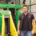 Ο 25χρονος αγρότης από τη Βοιωτία που καλλιεργεί βαμβάκι με αυτόματο πιλότο