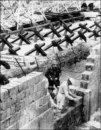 Construcción del Muro de Berlín