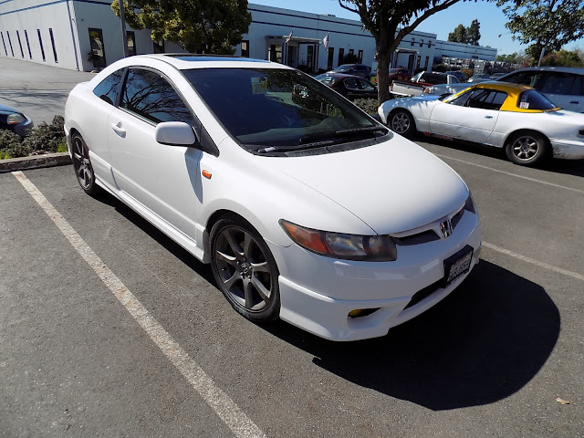 2005 Honda Civic Si with new Championship White paint job from Almost Everything Auto Body.