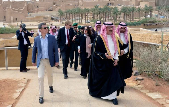 Crown Prince Frederik and Crown Princess Mary of Denmark start a 5 day business trip to Saudi Arabia and Qatar. The trip consist of a few ministers and about 44 Danish company representatives. The Crown Couple visited the Saudi royal family in Riyadh. Crown Princess and Crown Prince met with King Salman bin Abdulaziz of Saudi Arabia at Royal Palace of Riyadh