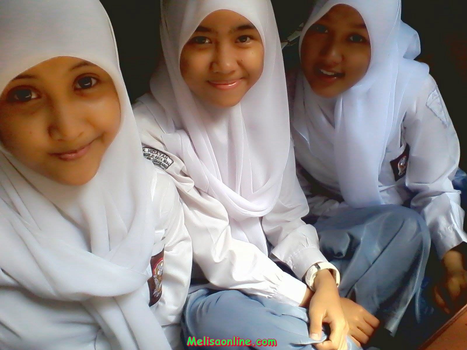 Photo-photo Siswi SMA Berjilbab Narsis di dalam Kelas | Kumpulan Foto