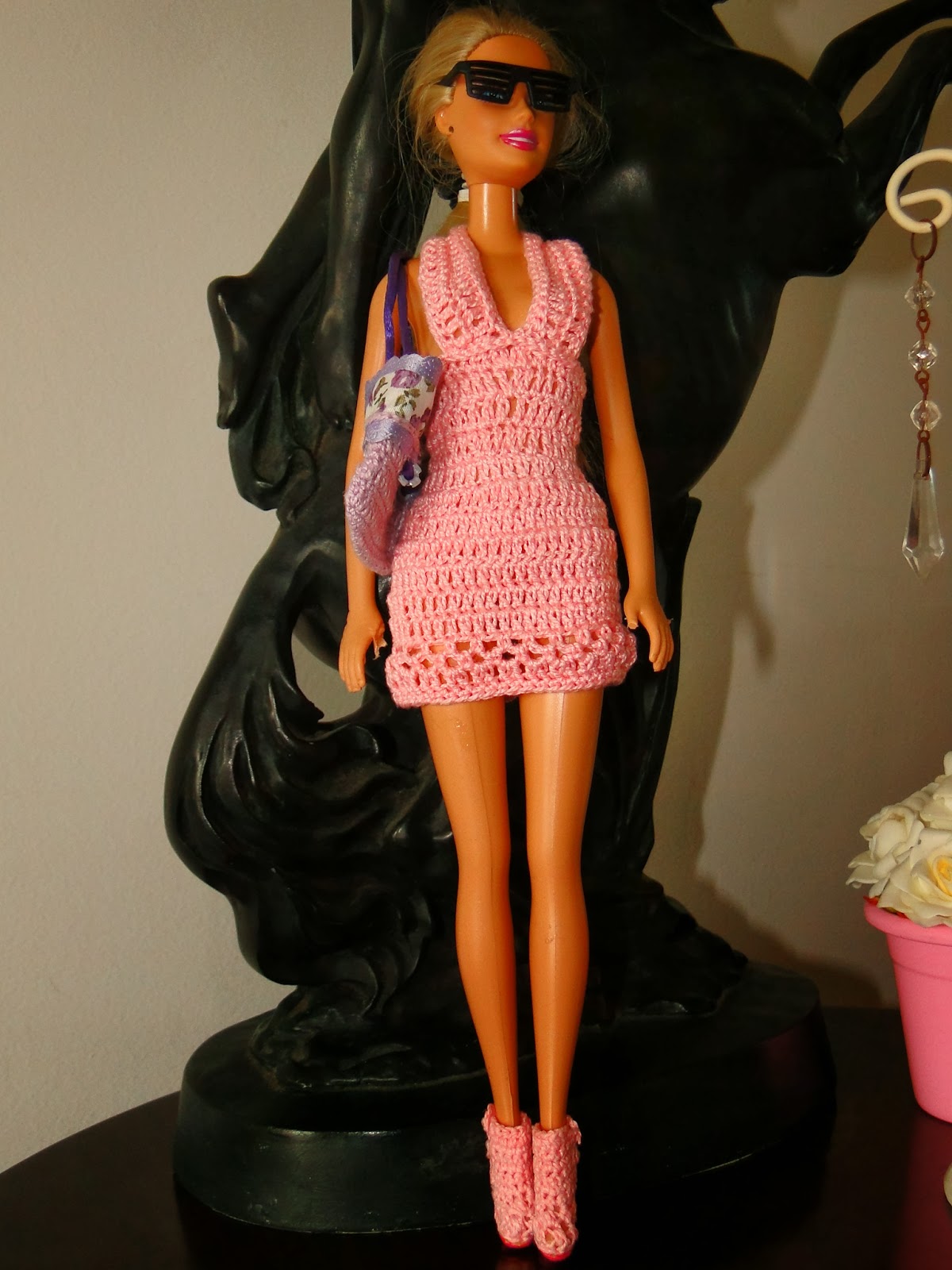 miniaturabarbieartesanatoemaispecuniamilliomcroche: Roupa e Acessórios de  Crochê Para Barbie - Crochet Collector 17