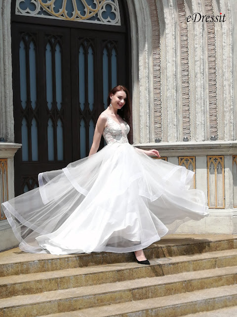 A-line sleeveless white wedding dress