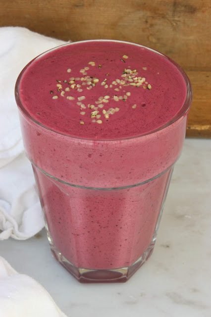 mixed berry and hemp seed smoothie