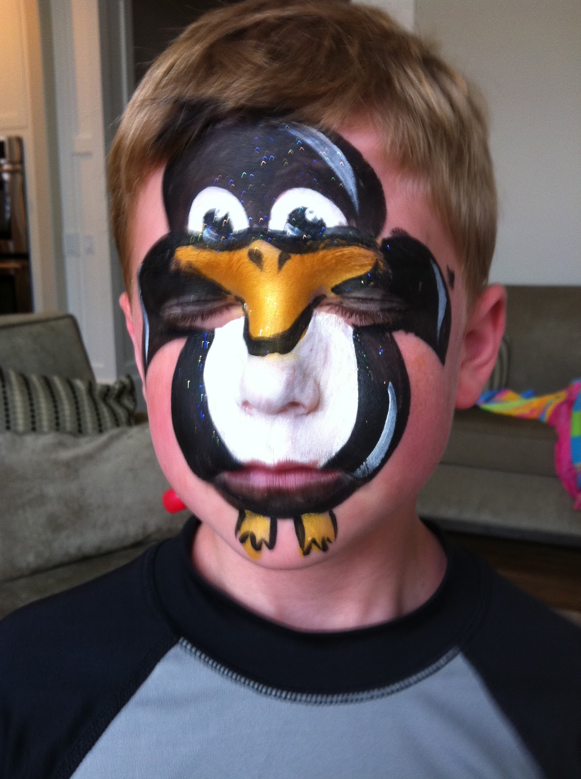 Penguin 🐧 facepaint  Face painting easy, Face painting, Animal face  paintings
