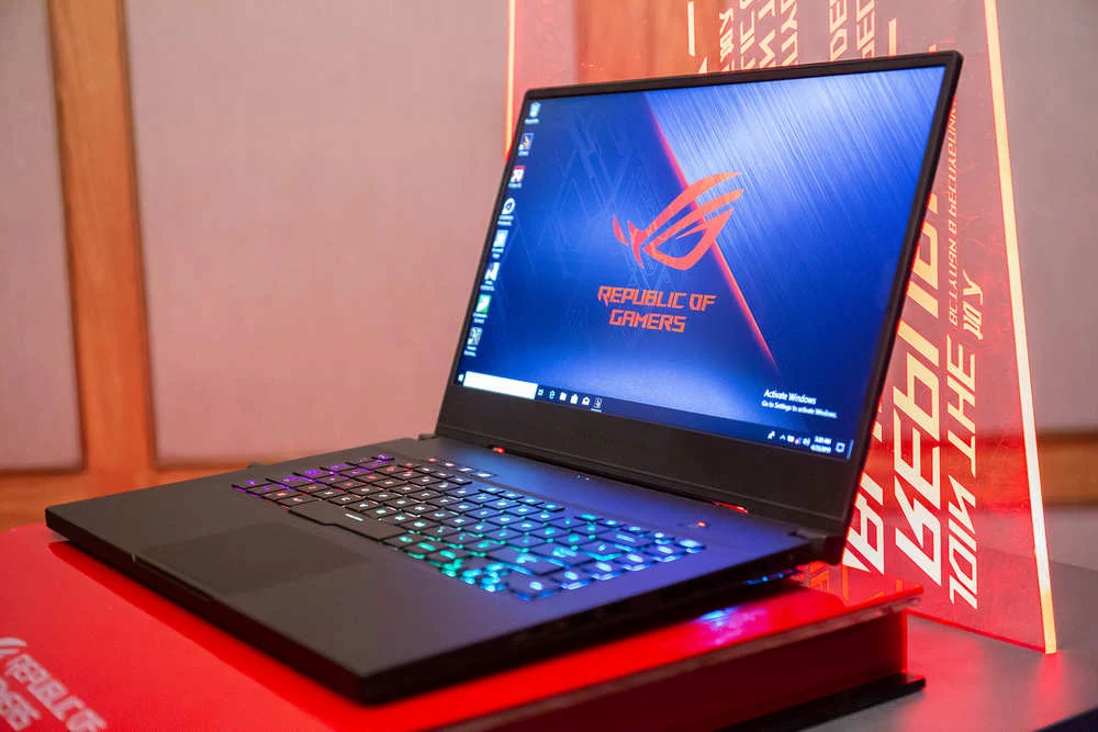 Asus ROG Zephyrus S GX502GW, Laptop Gaming RTX Bertenaga Intel Core i7 Generasi Ke-9