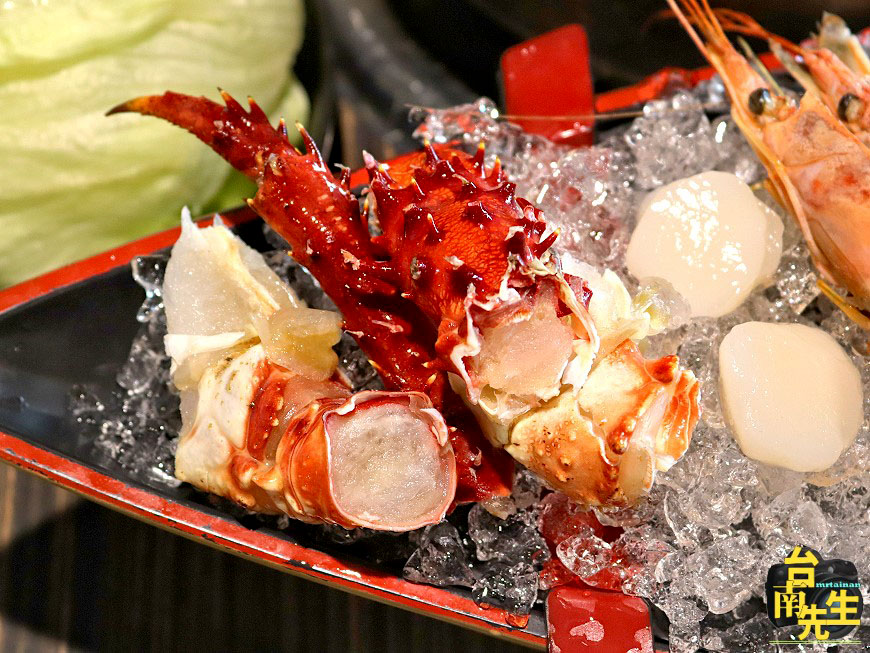 台南火烤兩吃吃到飽/帝王蟹+和牛吃飽吃滿/70多種海陸食材任你點/coldstone冰淇淋+鴨血豆腐+飲品無限享用/加價還有啤酒+調酒喝到飽/無煙炭烤不會全身油煙味