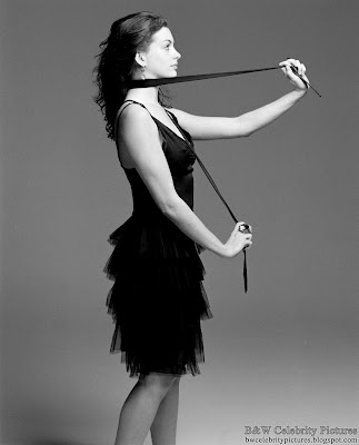 Anne Hathaway photoshoot for Vanity Fair magazine - black and white - pic 9