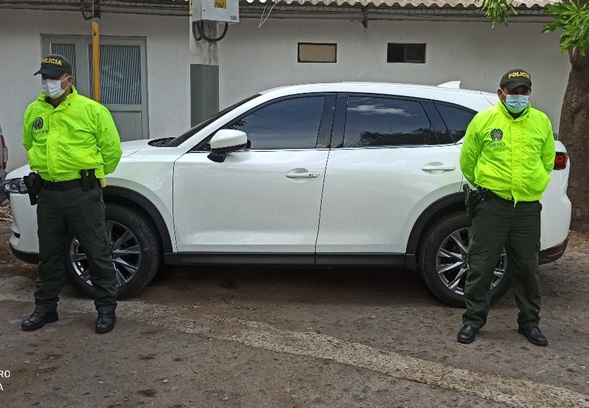 https://www.notasrosas.com/Seccional de Investigación Criminal  recupera automóvil y camioneta hurtados en Valledupar