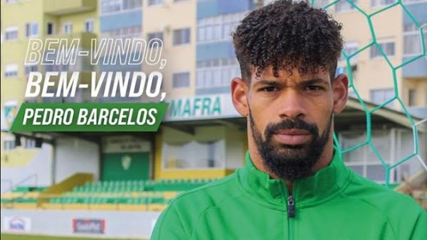 Oficial: Mafra, firma Pedro Barcelos