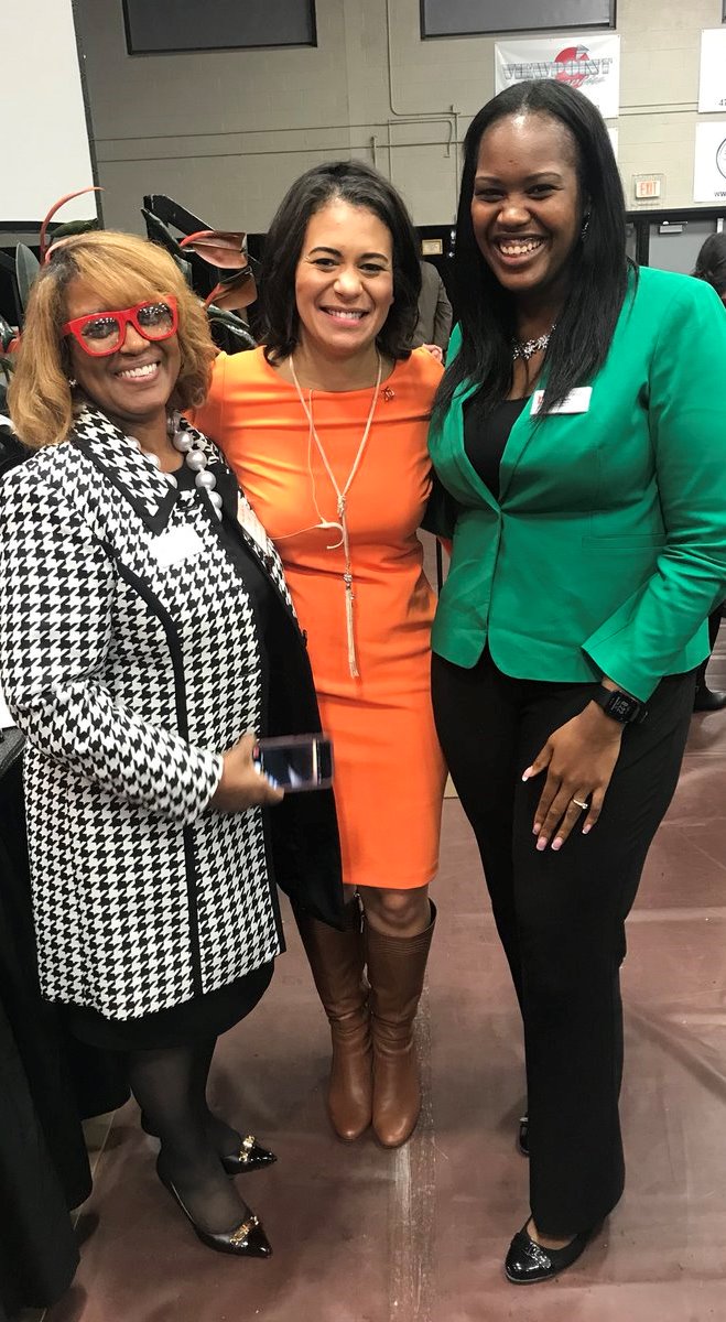 THE APPRECIATION OF NEWSWOMEN WEARING BOOTS BLOG BRANDI POWELL IS BACK