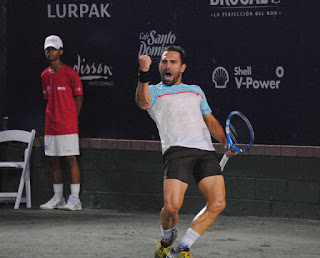 Víctor Estrella triunfa en su debut en el Santo Domingo Open 2019  Beltrán y Hardt perdieron sus compromisos