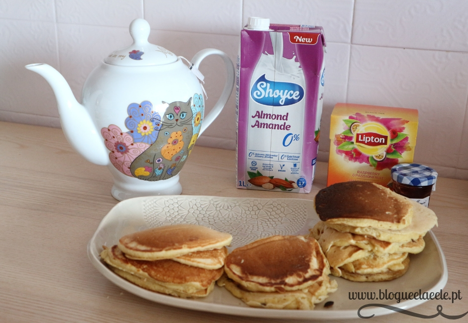 Hoje celebramos com panquecas hoje celebramos + pequeno-almoço + panquecas tradicionais + receita + 5º aniversário de namoro + pedro e telma + blogue português de casal + ela e ele + ele e ela