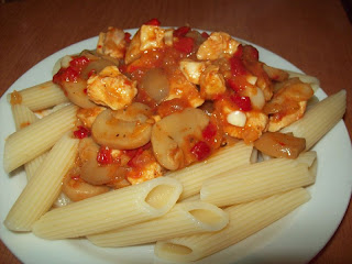 PENNE CU PIEPT DE PUI SI SOS