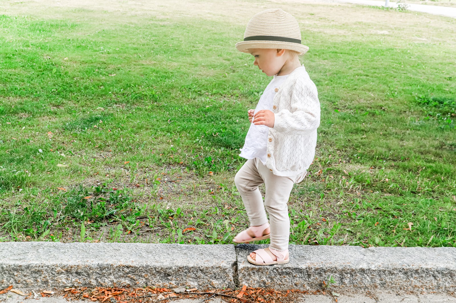 Big mamas home by Jenni S, Pienen tytön päivänasu, lastenvaatteet, Newbie, klassinen, neutraali