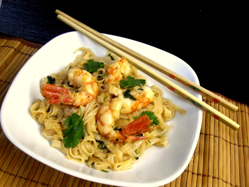 Receta oriental de fideos con gambas.