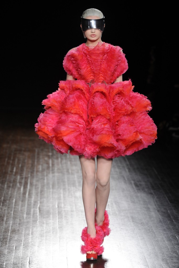 ALL IN FASHION AND BEAUTY: Alexander McQueen RTW Fall 2012