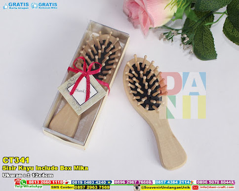Sisir Kayu Include Box Mika