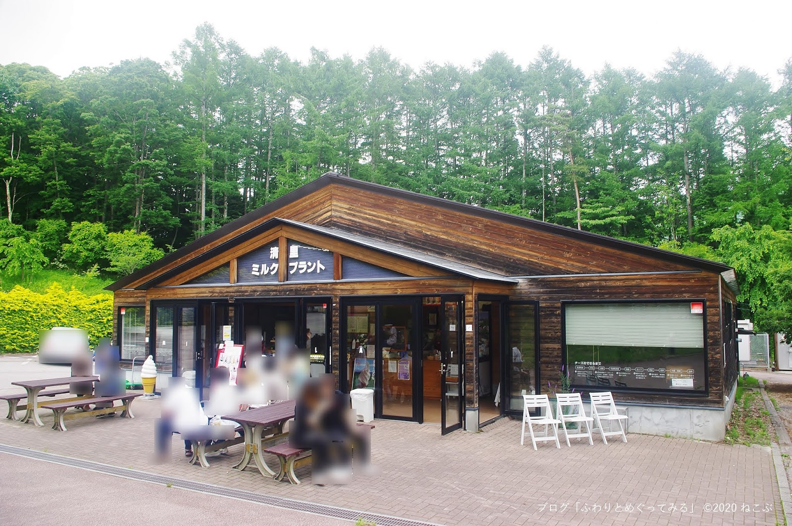 ふわりとめぐってみる 清里 ともにこの森 萌木の村そば 清里産の原料を中心に使ったフード販売店のモール