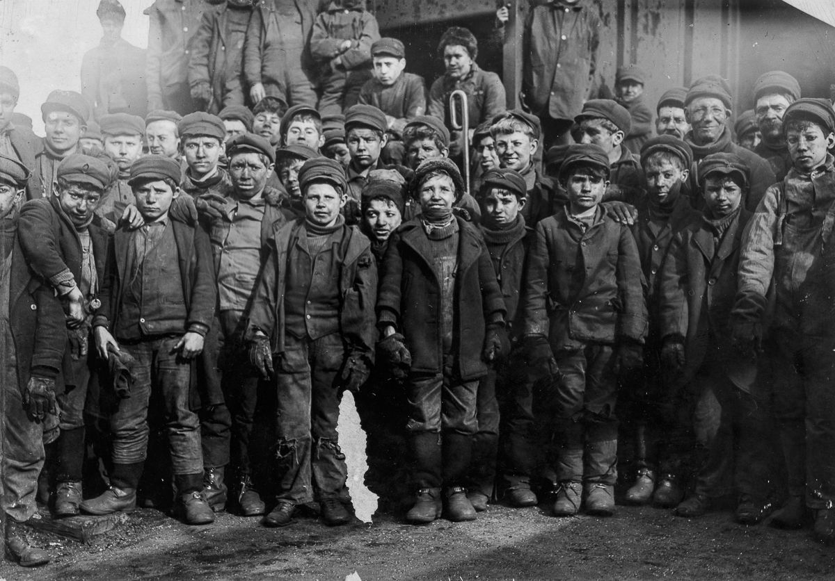 Child Labor in America 25 Amazing Vintage Photographs That Show Boys