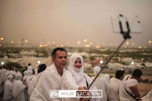 Selfie Saat Ibadah, Dapat Pujian Dari Teman. Dapat Pahala dari Tuhan? Selfie Saat Ibadah, Dapat Pujian Dari Teman. Dapat Pahala dari Tuhan?
