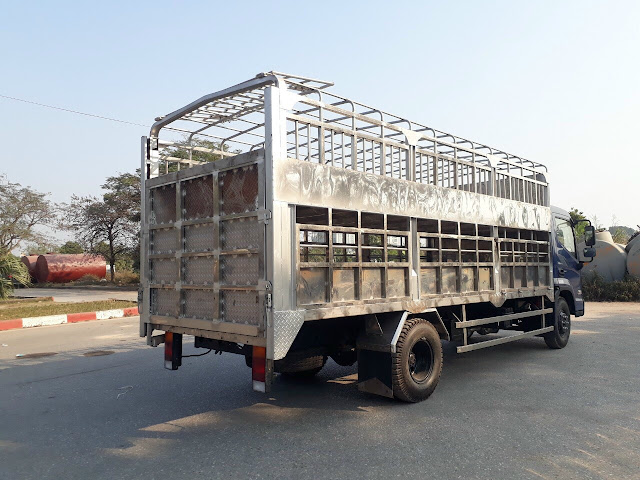 Thùng xe Hyundai Ex8 gắn bửng nâng hạ chở gia súc Thùng xe Hyundai Ex8 gắn bửng nâng hạ chở gia súc