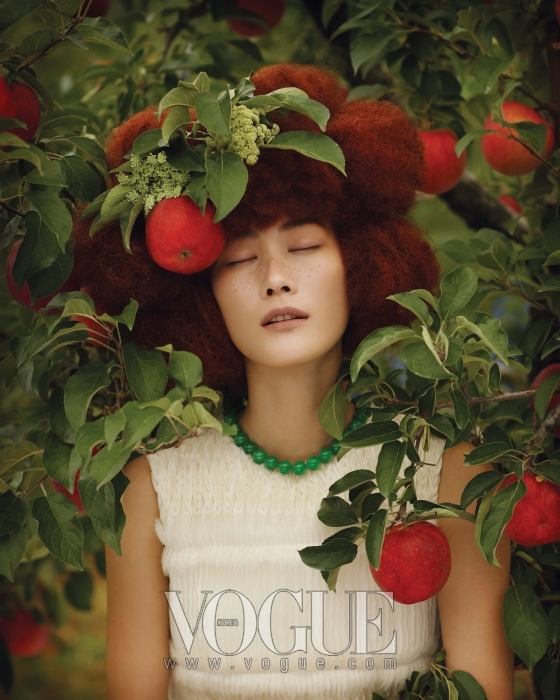 39 Lolas: Lee Hyun-yi in "Full of Fall" by Han Jong-chol for Vogue