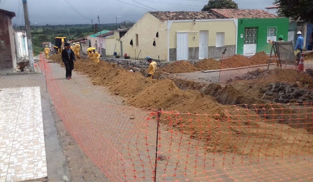 Obras de implantação e ampliação de sistemas de abastecimento de água avançam em Campo Formoso