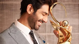 kartik aryan kartik aryan won best actor in comic role zee cene award 2020
