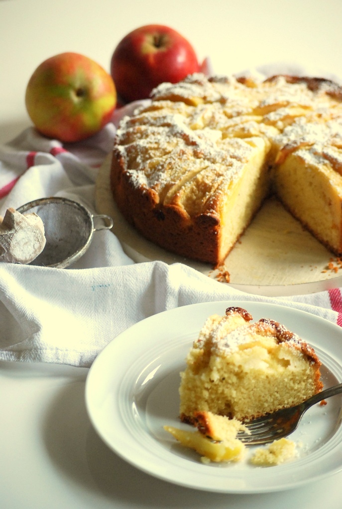 KULINARIA | Oma Elses versunkener Apfelkuchen mit Amaretto | Zauberhaft ...