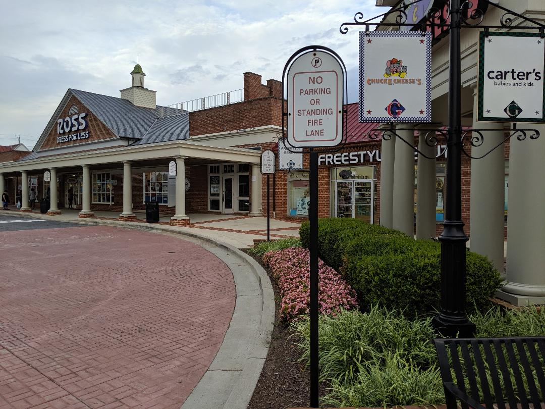 Sam Eig Sugarland Factory opening at Gaithersburg Square