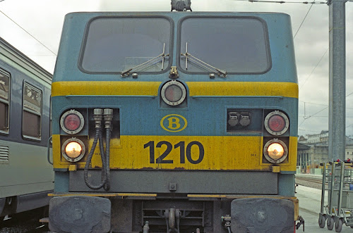 Paris, Gare du Nord, train Corail Paris-Amsterdam, locomotive, © L. Gigout, 1990