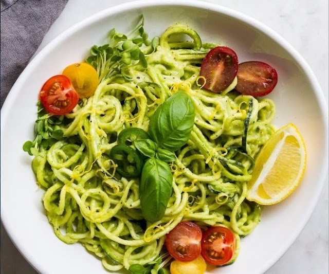 Zucchini Noodles with Avocado Sauce #vegan #dinner