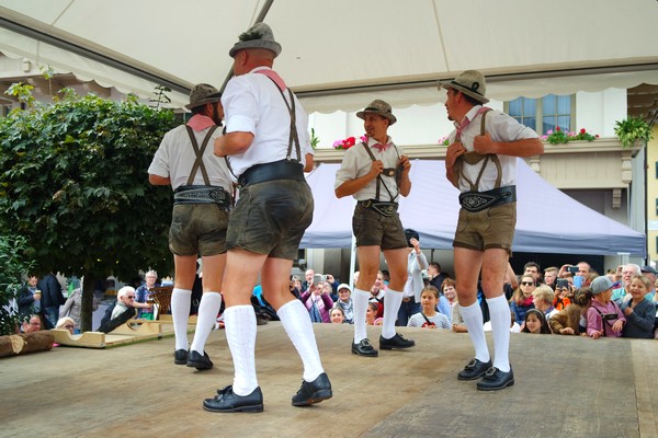 autriche tyrol zillertal zell am ziller almabtrieb danse traditionnelle