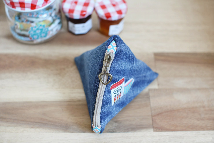 DIY Triangle Zipper Pouch Tutorial 