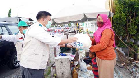 YBM PLN Sumbar serahkan paket sembako