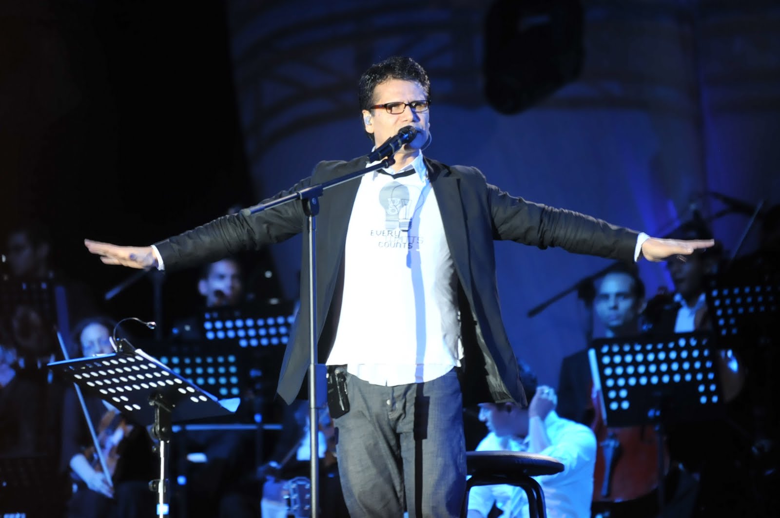 Jesús Adrian Romero lanza al mercado musical disco "Duetos"